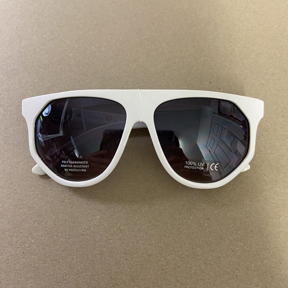 Kleo Plastic Oversized Flat Top Aviator Fashion Sunglasses White Gold Lion Gafas